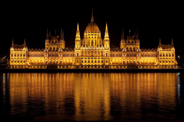 maďarský parlament.jpg